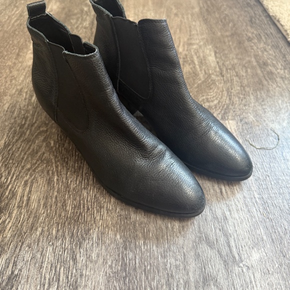 MARC FISHER Black Heeled Ankle Bootie 8.5 - Picture 2 of 8